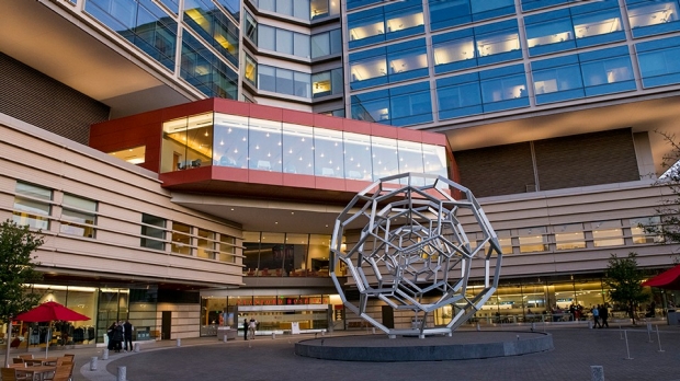 photo of Stanford Hospital entrance