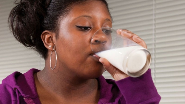 Claim that raw milk reduces lactose intolerance doesn't pass smell test, study finds