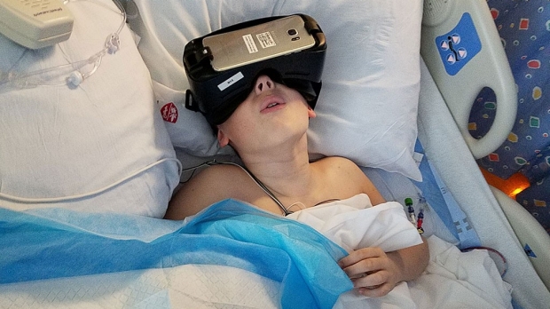 Virtual reality helps young patients cope